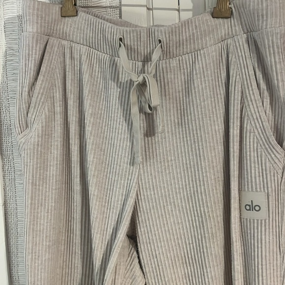 ALO Yoga Cream Sweatpants ribbed Relaxed Fit size L - Picture 2 of 5
